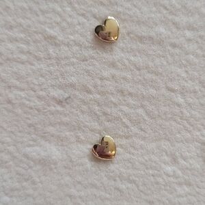 Mejuri 14k gold heart studs